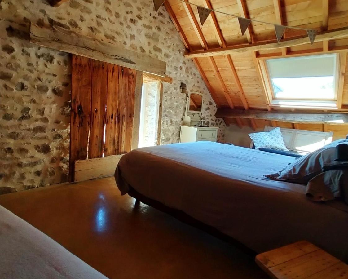 Suites De Campagne Les Eydieux, Petits Dejeuners Inclus Saint-Angel  Exterior foto