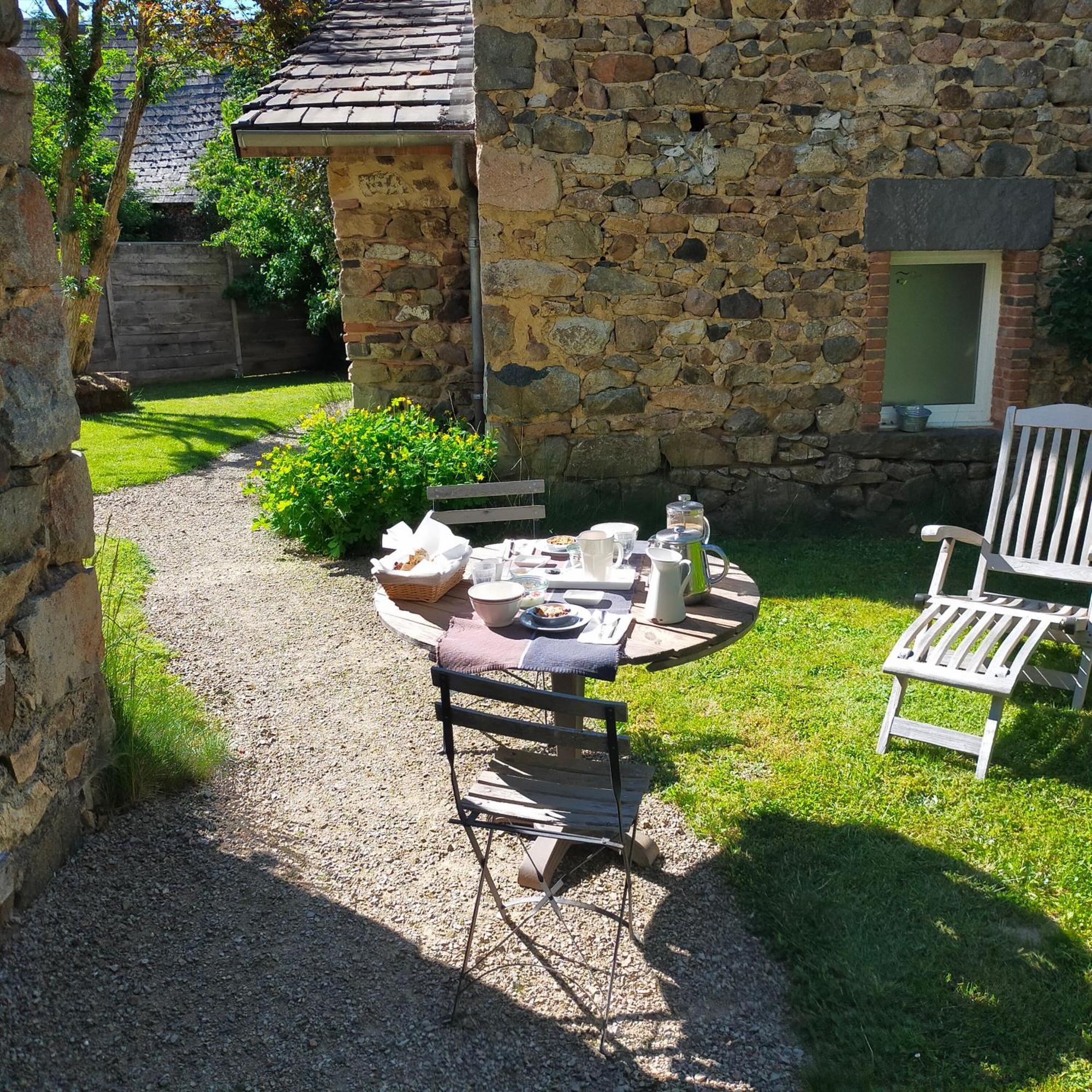 Suites De Campagne Les Eydieux, Petits Dejeuners Inclus Saint-Angel  Exterior foto